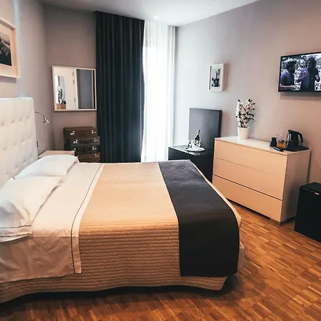 Szálloda Orcagna 2*