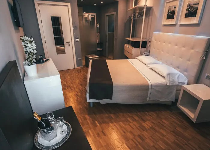 奥卡尼亚酒店 2*