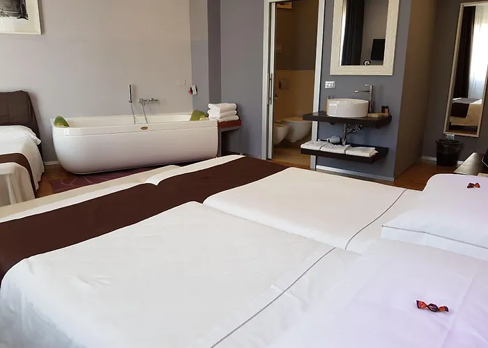 奥卡尼亚酒店 2*